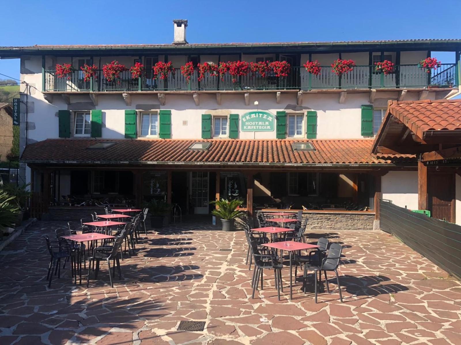 Hostal Ekaitza レサカ エクステリア 写真