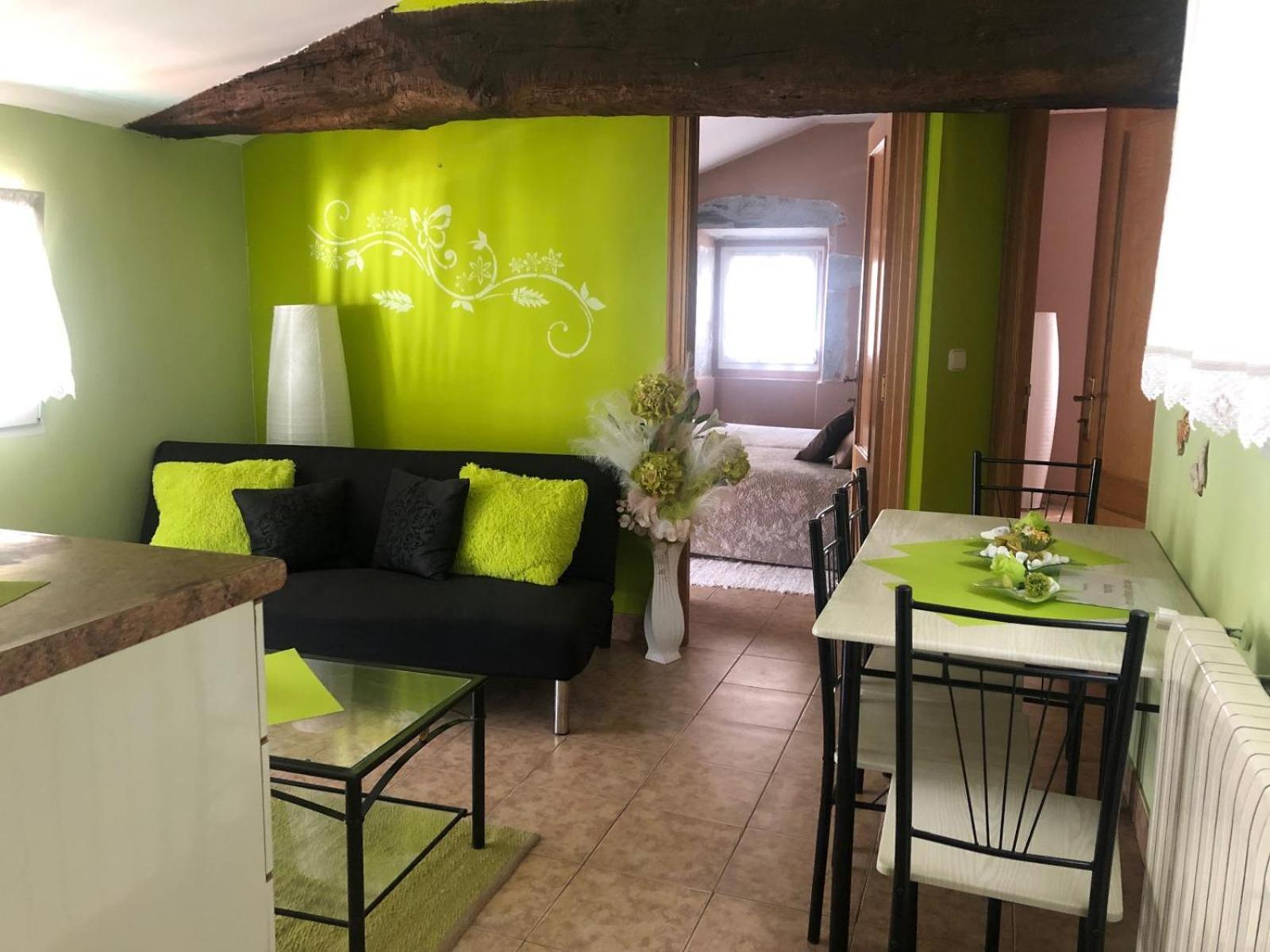 ホテル Hostal Ekaitza レサカ エクステリア 写真