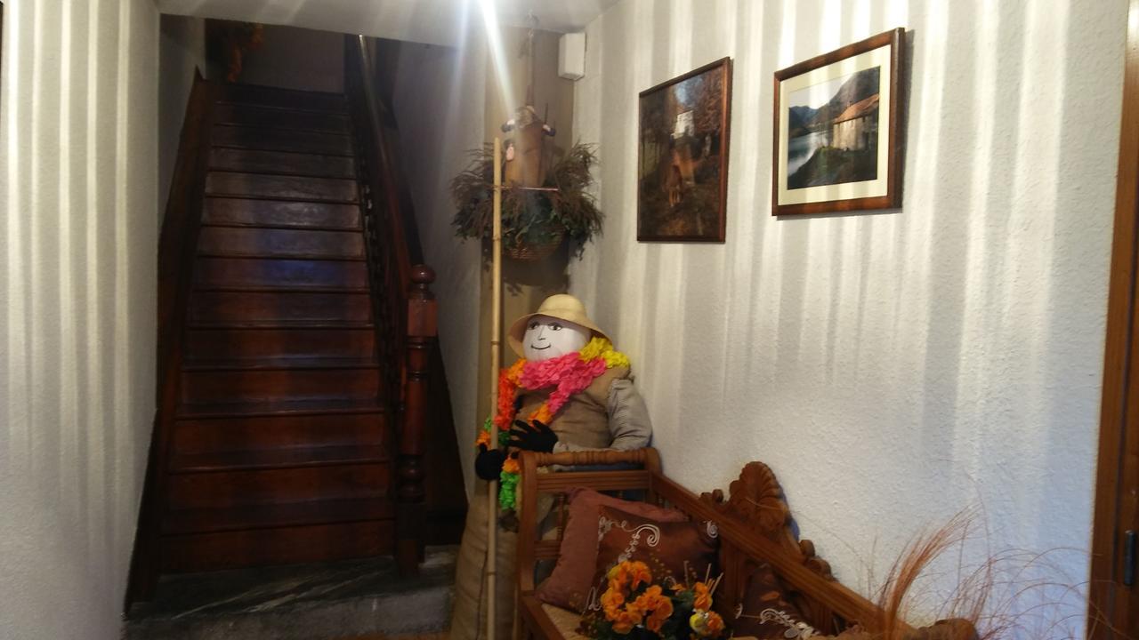 ホテル Hostal Ekaitza レサカ エクステリア 写真