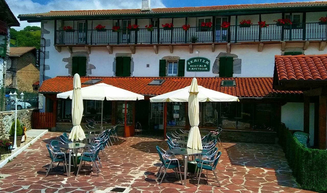 ホテル Hostal Ekaitza レサカ エクステリア 写真